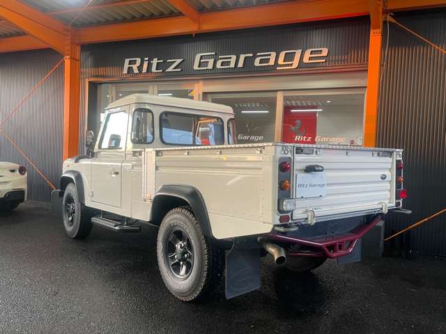 Land Rover Defender 2
