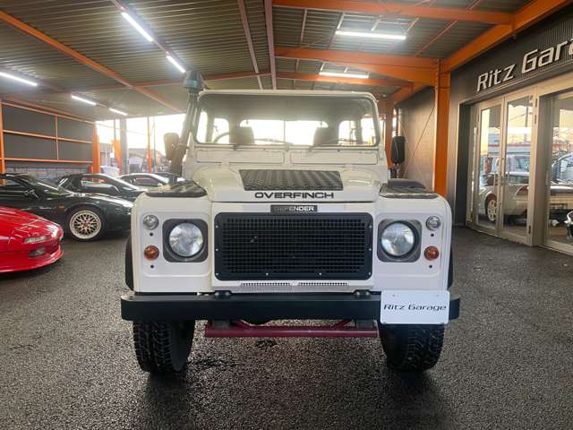 Land Rover Defender 3