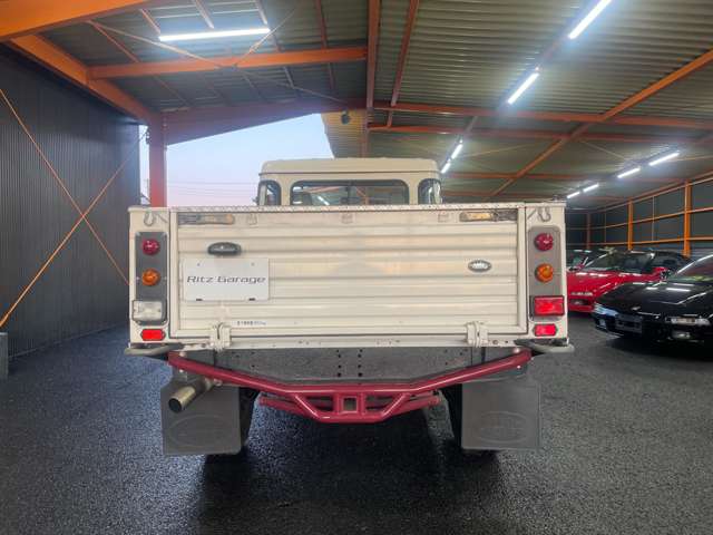 Land Rover Defender 4