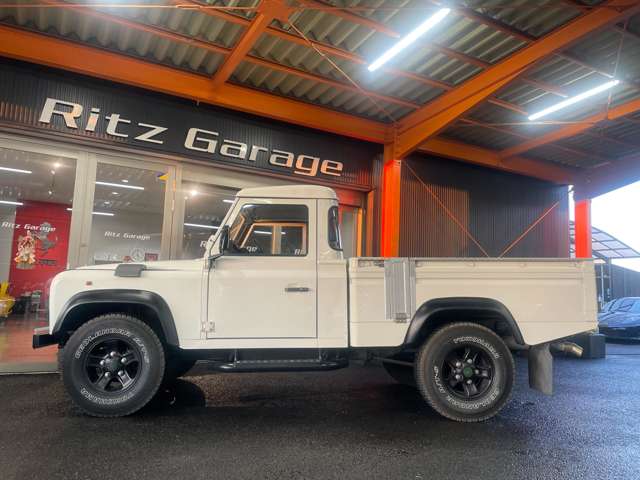 Land Rover Defender 5