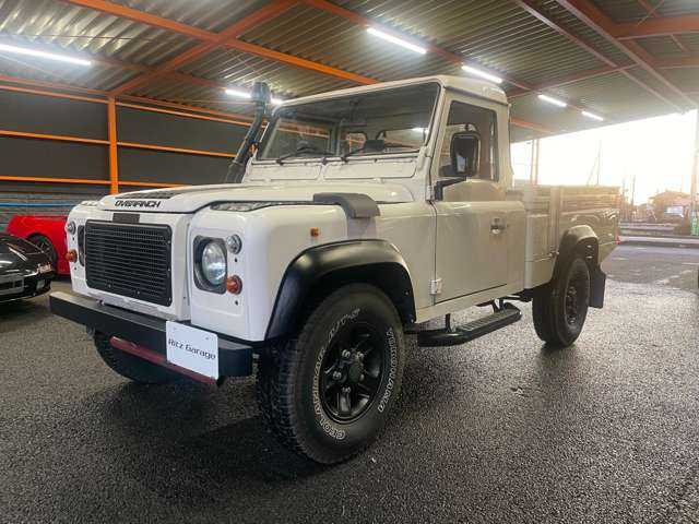 Land Rover Defender 8