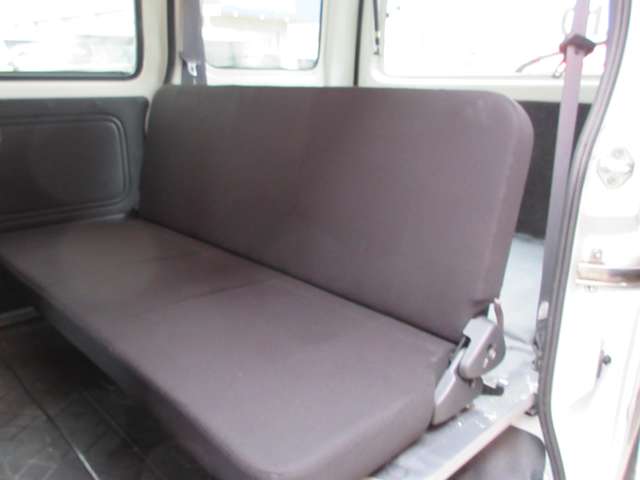 Daihatsu Hijet Cargo 11