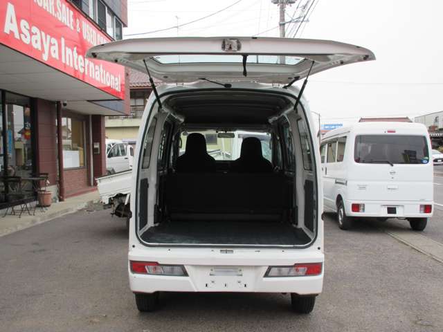 Daihatsu Hijet Cargo 10