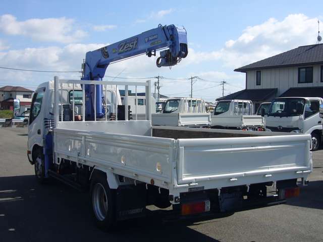 Hino Dutro 8