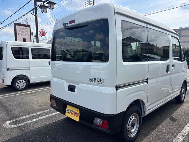 Daihatsu Hijet Cargo 8