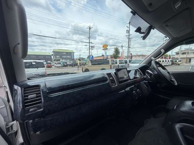 Toyota Hiace 12
