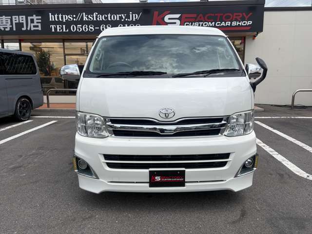 Toyota Hiace 2