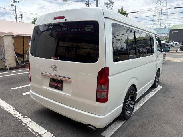 Toyota Hiace 4