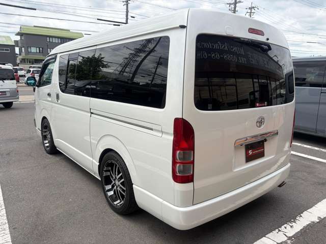Toyota Hiace 6
