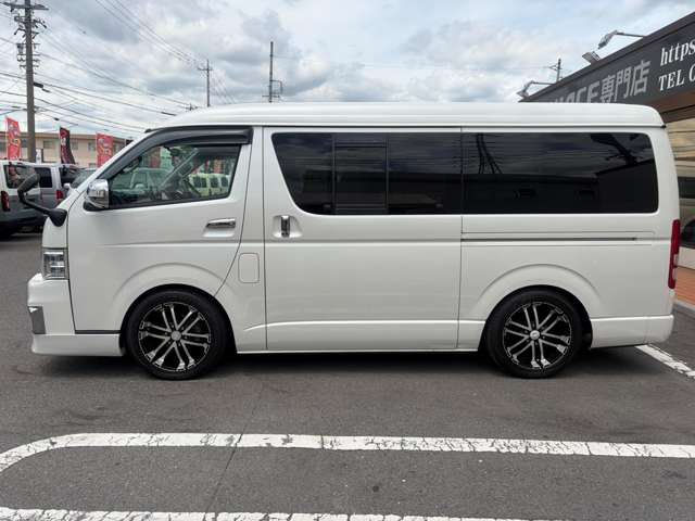 Toyota Hiace 7
