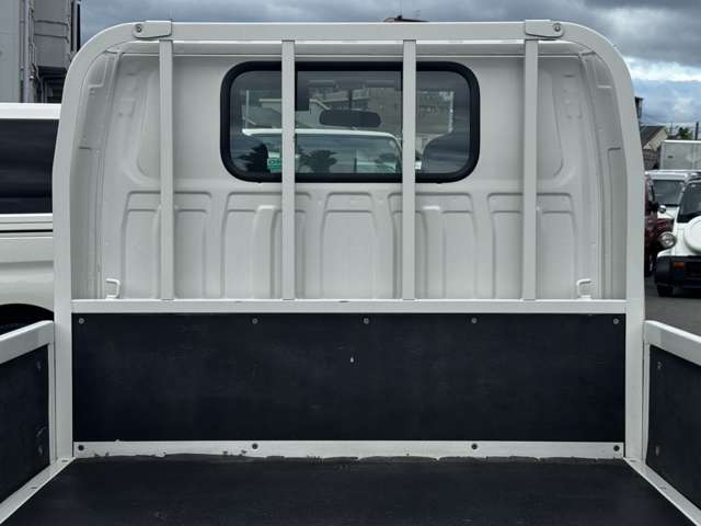 Isuzu Elf 12