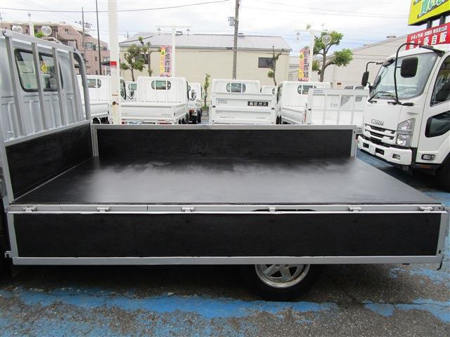 Isuzu Elf 8