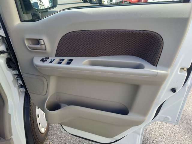 Nissan NV100 Clipper 11