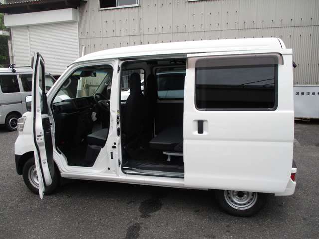 Daihatsu Hijet Cargo 12