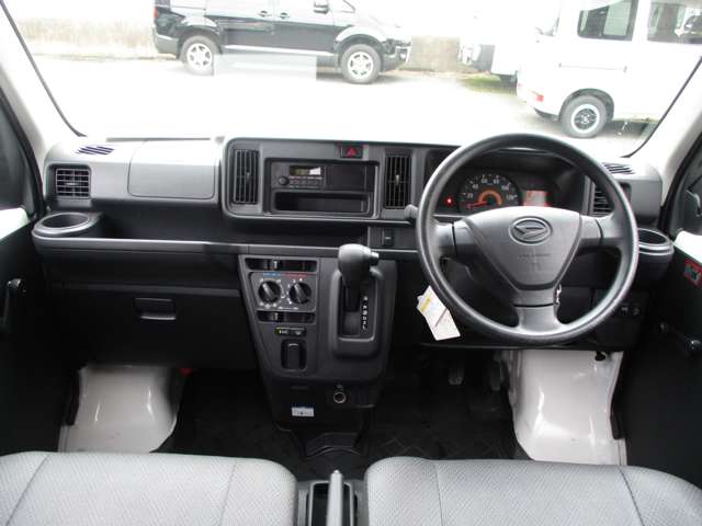 Daihatsu Hijet Cargo 3