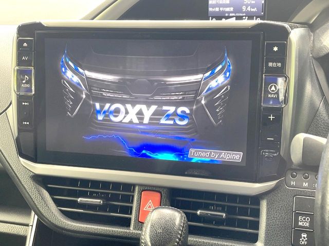 Toyota Voxy 4