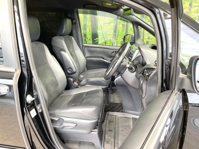 Toyota Voxy 8