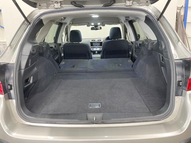 Subaru Legacy Outback 11