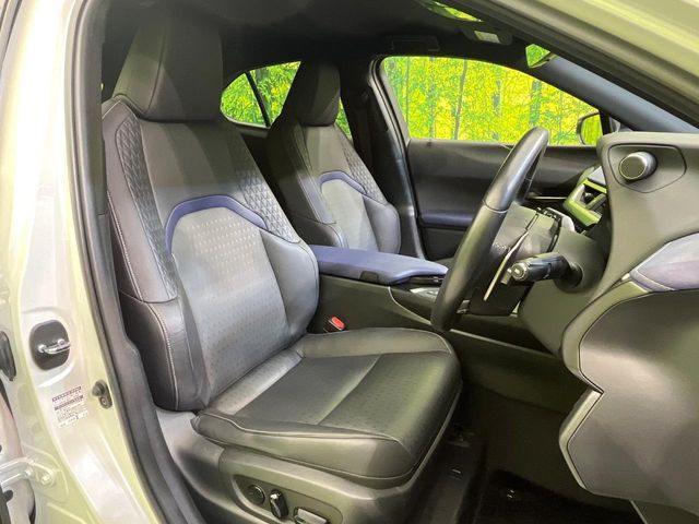 Lexus UX 8