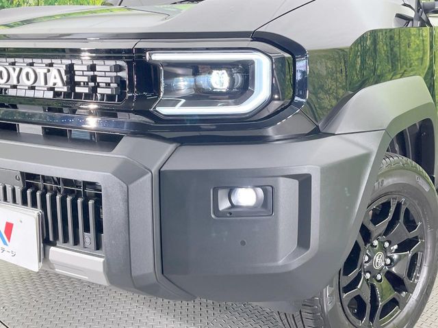 Toyota Land Cruiser FJ 12