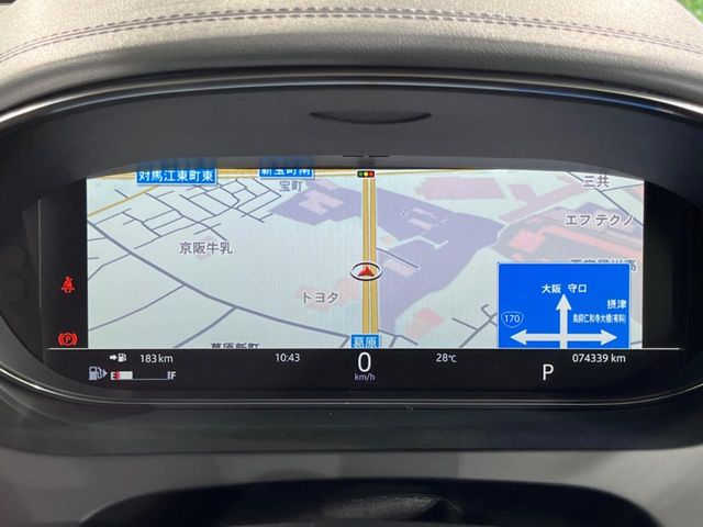 Jaguar E-Pace 10