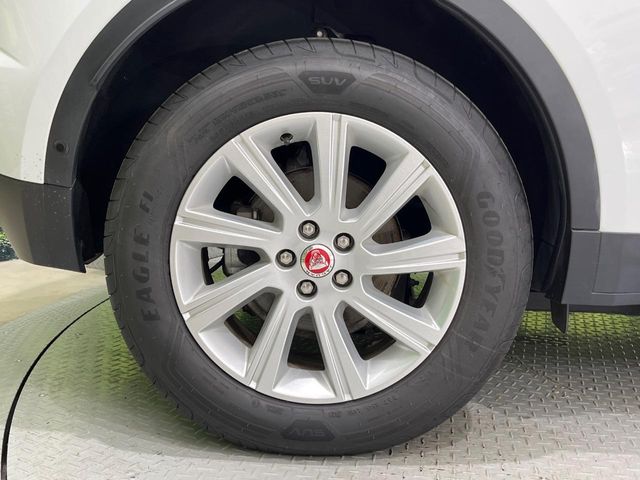 Jaguar E-Pace 11