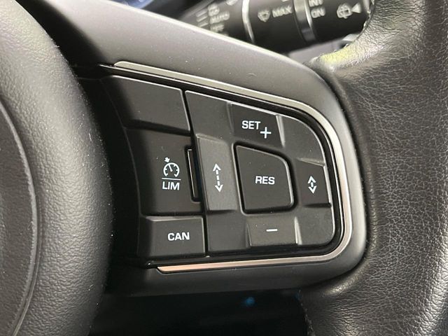 Jaguar E-Pace 5