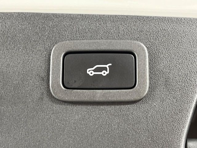 Jaguar E-Pace 10