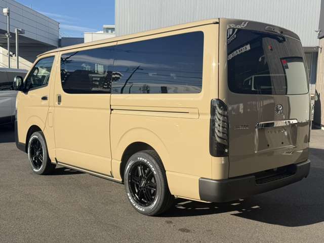 Toyota Hiace Van 12