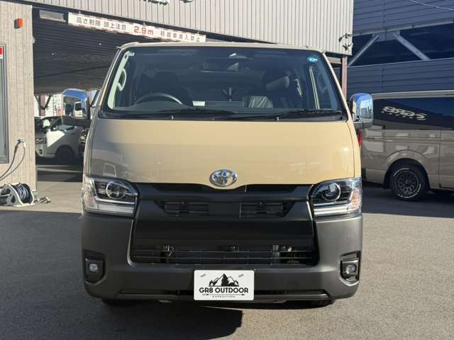 Toyota Hiace Van 13