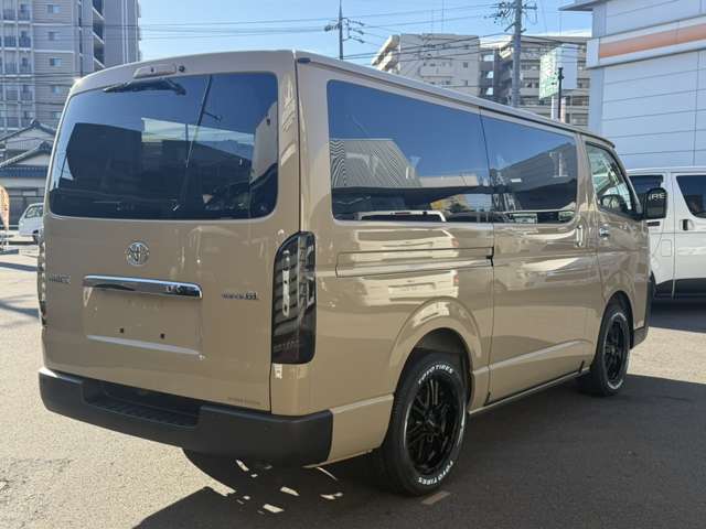 Toyota Hiace Van 11