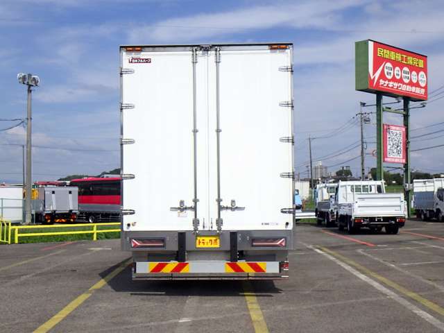UD Trucks Condor 8