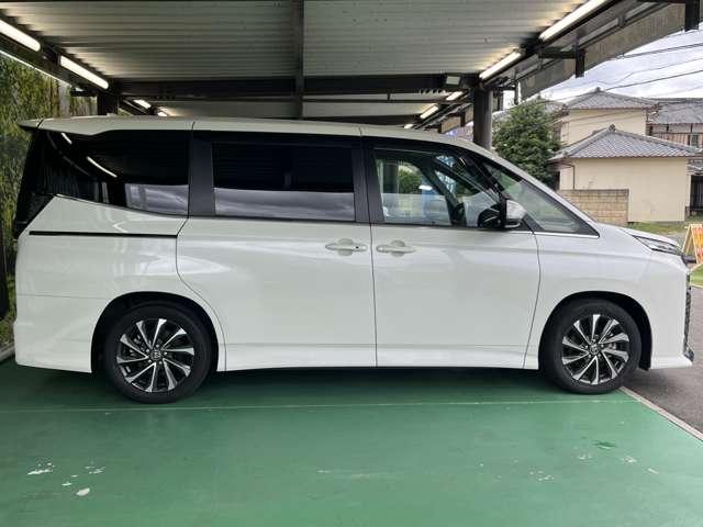 Toyota Voxy 6