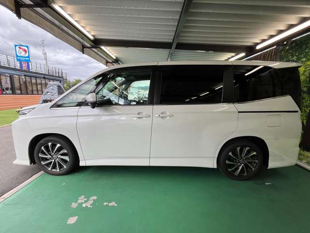 Toyota Voxy 7