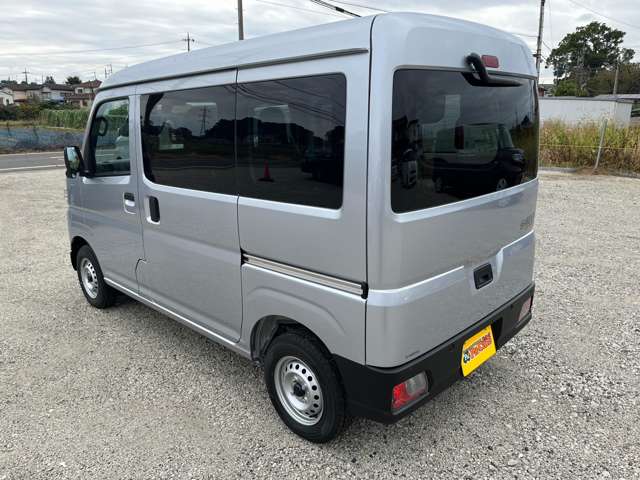 Daihatsu Hijet Cargo 10