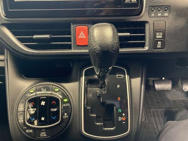 Toyota Voxy 11
