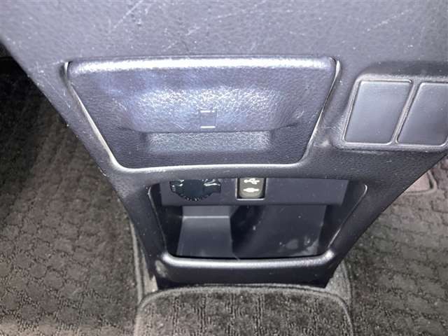 Toyota Voxy 12