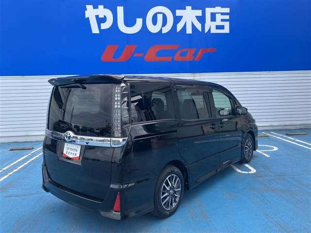 Toyota Voxy 3