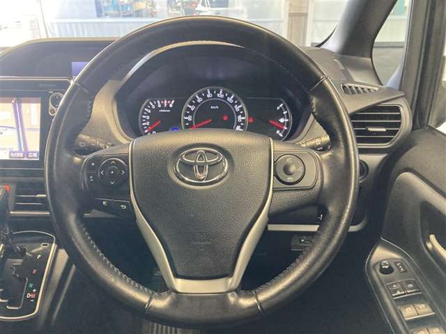 Toyota Voxy 5
