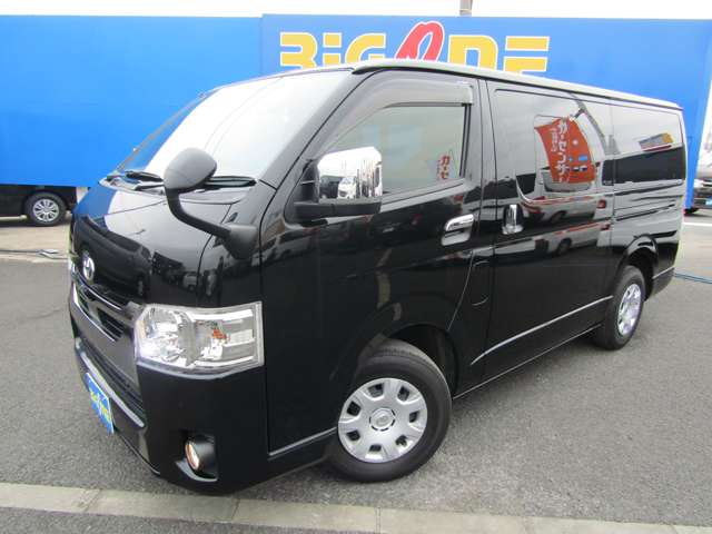 Toyota Hiace Van 9