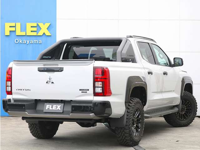 Mitsubishi Triton 8
