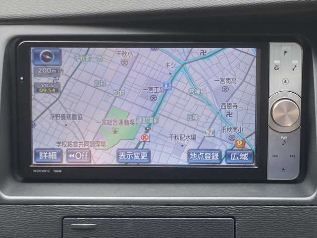 Toyota Isis 6