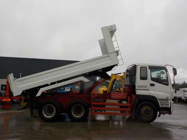 Isuzu Giga 4