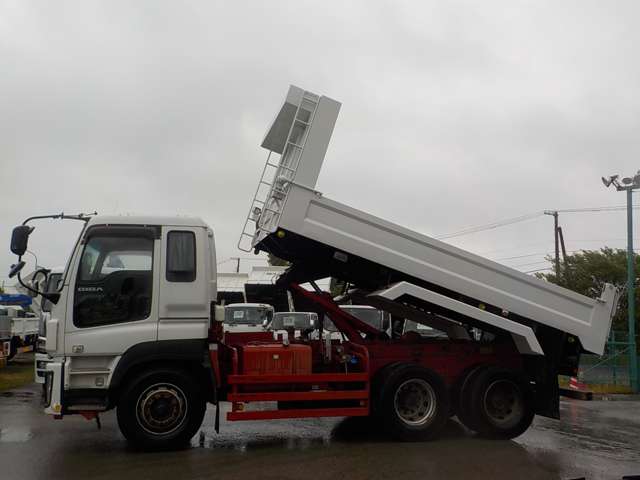 Isuzu Giga 8