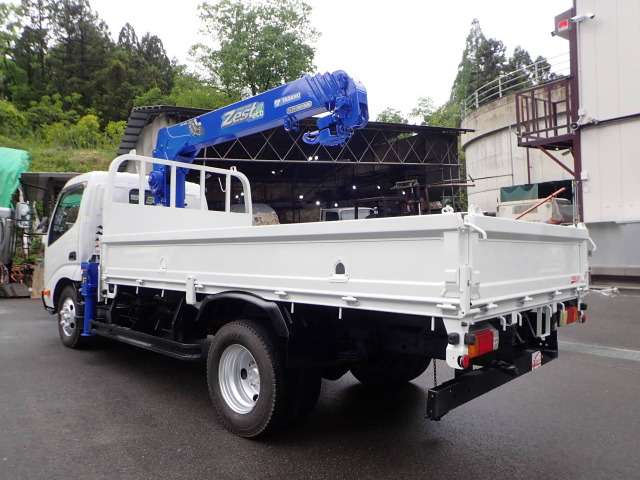 Hino Dutro 2