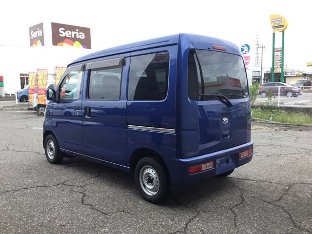 Daihatsu Hijet Cargo 5