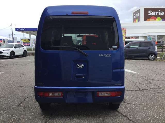 Daihatsu Hijet Cargo 8
