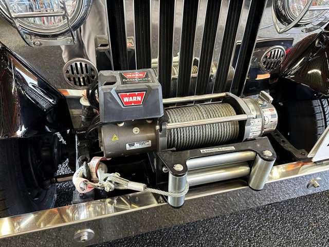 Mitsubishi Jeep 4