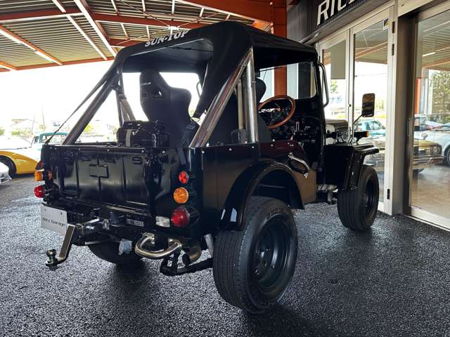 Mitsubishi Jeep 6