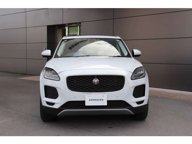 Jaguar E-Pace 11